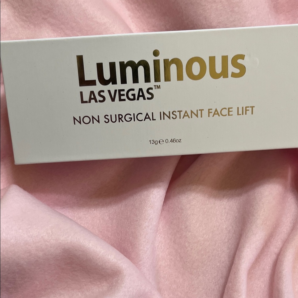 Non-Surgical Instant Face Lift - Gold